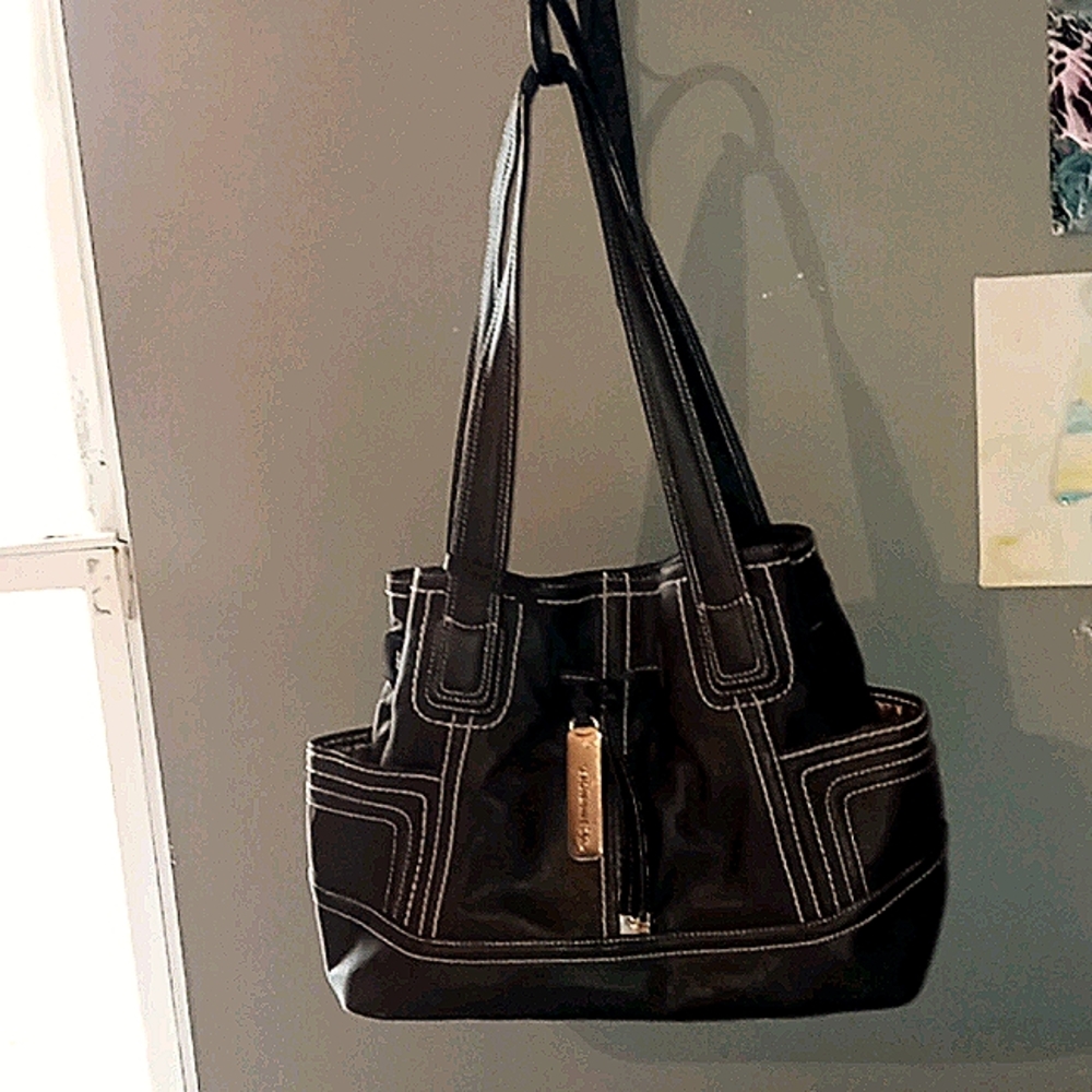NWOT TIGNANELLO Pebbles Leather